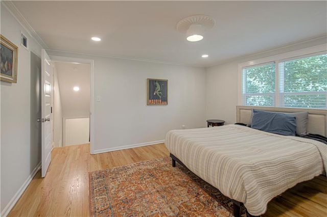 8020 Juniper Street, Prairie Village, KS 66208
