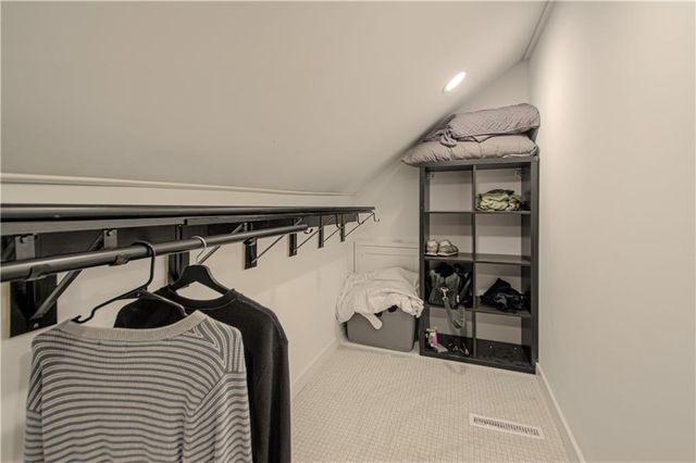 8020 Juniper Street, Prairie Village, KS 66208