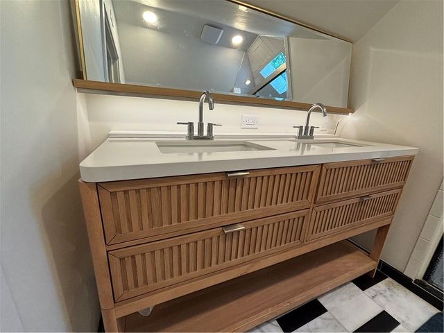 8020 Juniper Street, Prairie Village, KS 66208