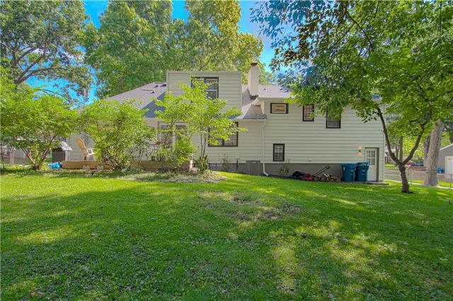 8020 Juniper Street, Prairie Village, KS 66208
