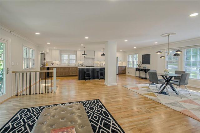 8020 Juniper Street, Prairie Village, KS 66208