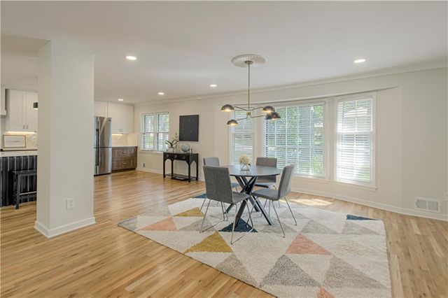 8020 Juniper Street, Prairie Village, KS 66208