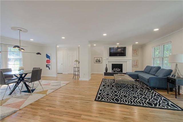 8020 Juniper Street, Prairie Village, KS 66208