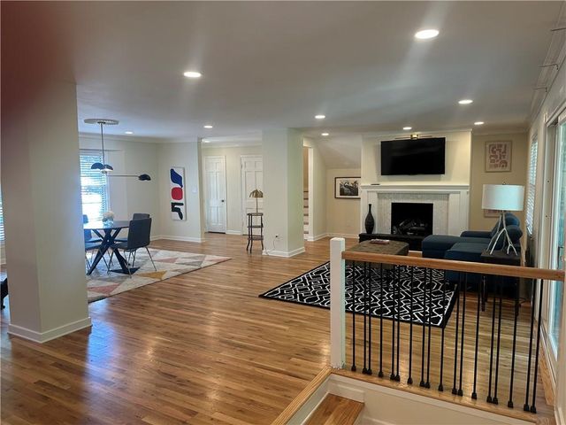 8020 Juniper Street, Prairie Village, KS 66208