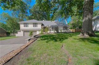 8020 Juniper Street, Prairie Village, KS 66208