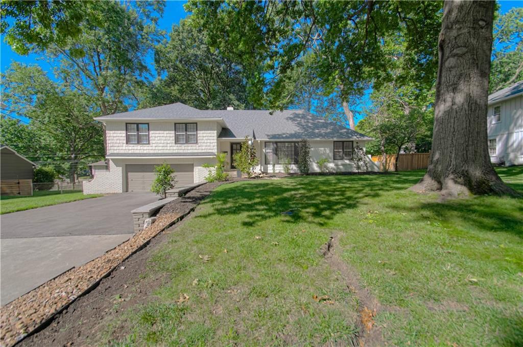8020 Juniper Street, Prairie Village, KS 66208