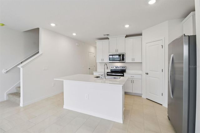 690 MUHLY WAY, Lady Lake, FL 32159