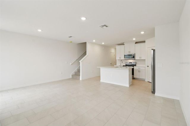 690 MUHLY WAY, Lady Lake, FL 32159