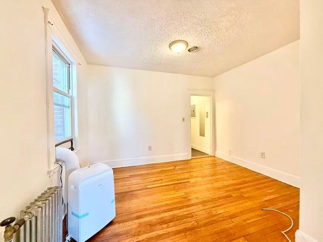 26 Chiswick Rd 6, Boston, MA 02135