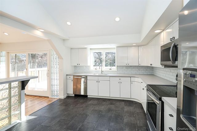 118 Birchwood Park Drive, Jericho, NY 11753