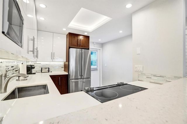 450 Paradise Isle Blvd 204, Hallandale Beach, FL 33009