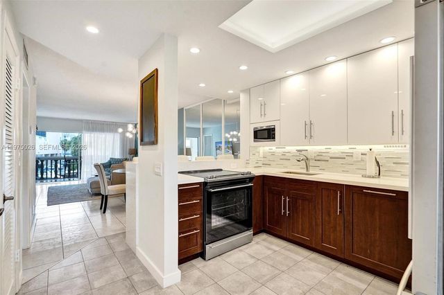 450 Paradise Isle Blvd 204, Hallandale Beach, FL 33009