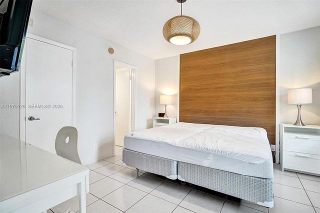 450 Paradise Isle Blvd 204, Hallandale Beach, FL 33009