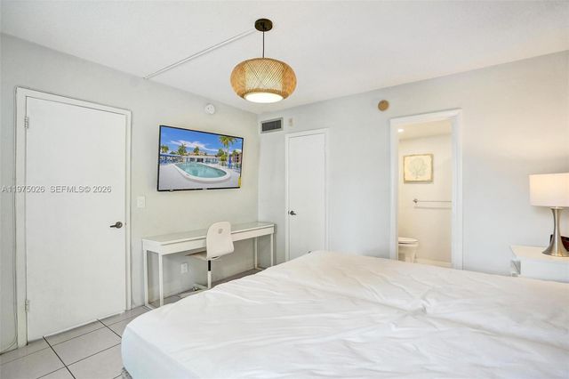 450 Paradise Isle Blvd 204, Hallandale Beach, FL 33009