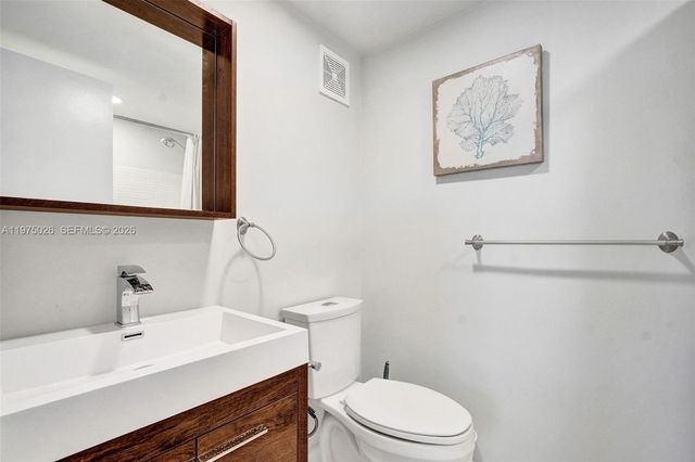 450 Paradise Isle Blvd 204, Hallandale Beach, FL 33009