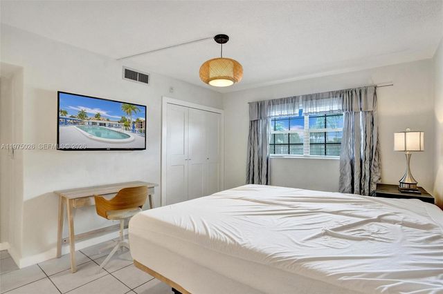 450 Paradise Isle Blvd 204, Hallandale Beach, FL 33009