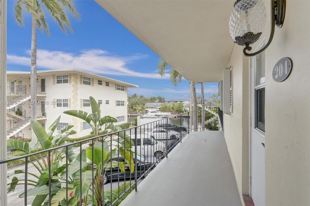 450 Paradise Isle Blvd 204, Hallandale Beach, FL 33009