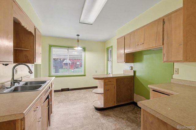 1530 Monteray Street, Flint, MI 48503