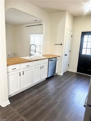 2025 English AVE, Chesapeake, VA 23320