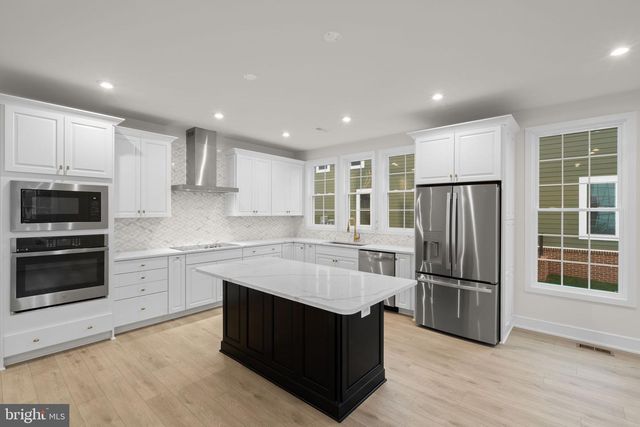 4251 MANOR DR, Marshall, VA 20115