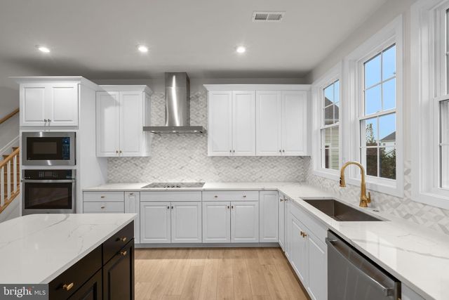 4251 MANOR DR, Marshall, VA 20115