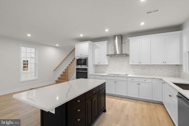 4251 MANOR DR, Marshall, VA 20115