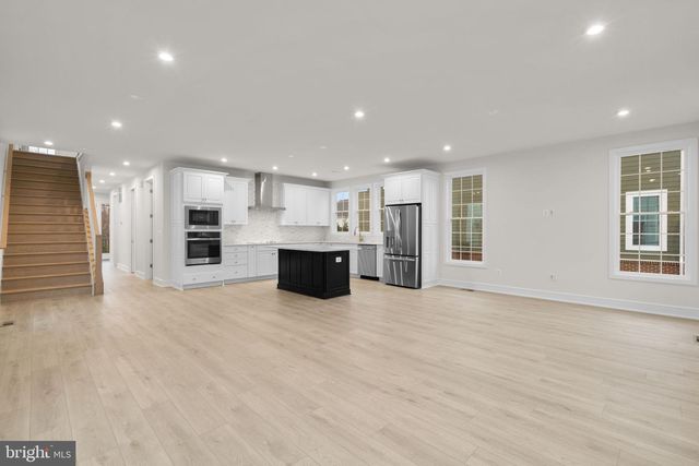 4251 MANOR DR, Marshall, VA 20115