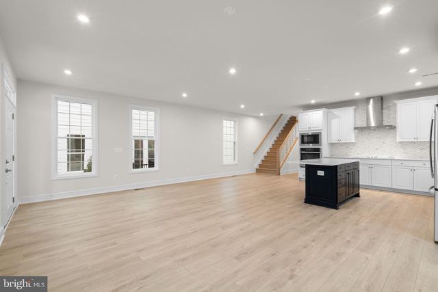 4251 MANOR DR, Marshall, VA 20115