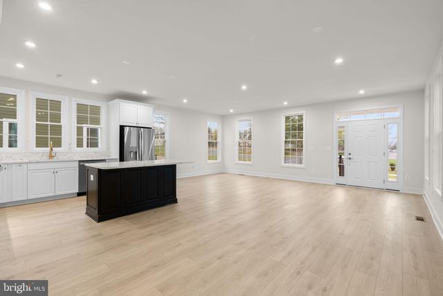 4251 MANOR DR, Marshall, VA 20115