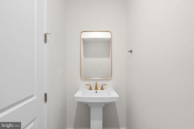 4251 MANOR DR, Marshall, VA 20115