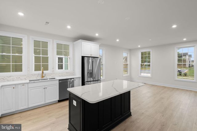 4251 MANOR DR, Marshall, VA 20115