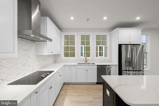 4251 MANOR DR, Marshall, VA 20115