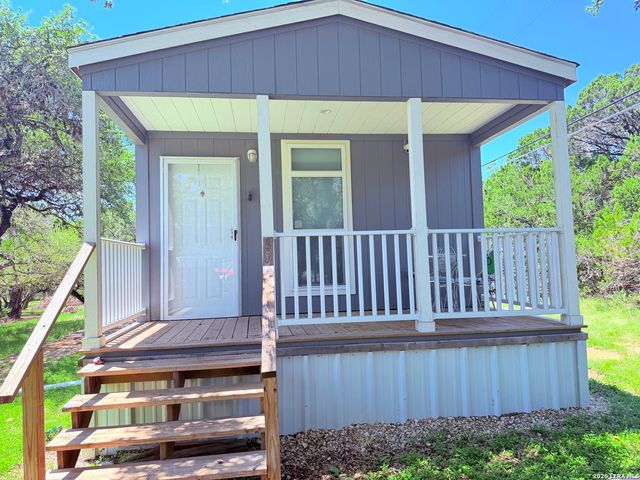 1175 Oblate Dr, Canyon Lake, TX 78133