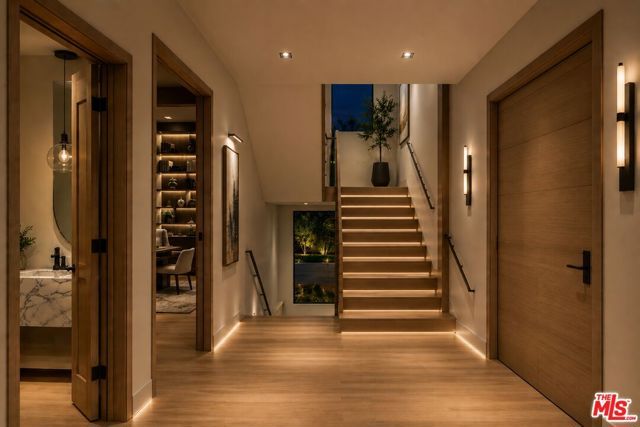2453 Creston Way, Los Angeles, CA 90068