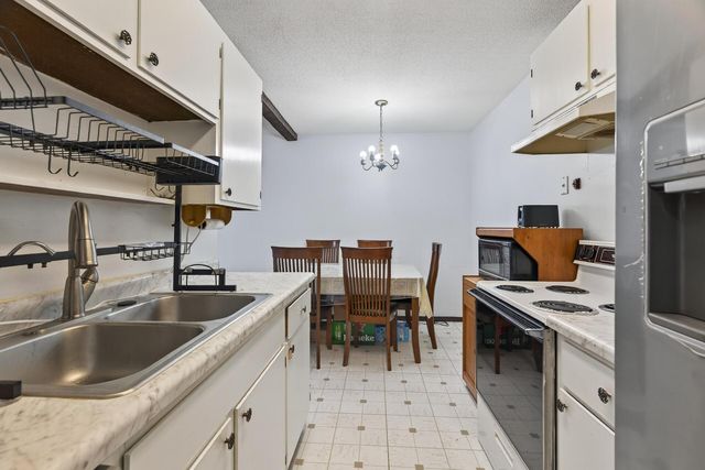 2005 E 122nd Street A7, Burnsville, MN 55337