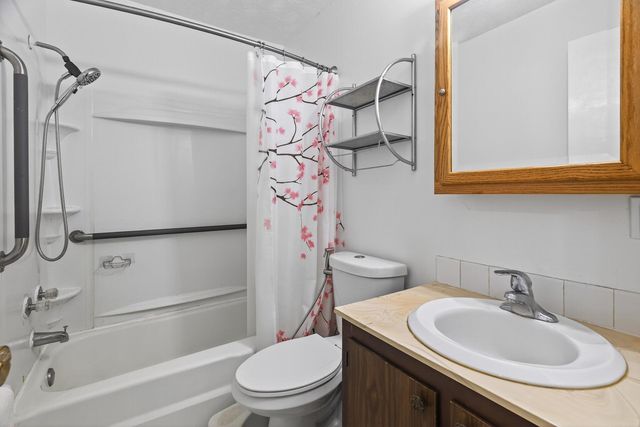 2005 E 122nd Street A7, Burnsville, MN 55337