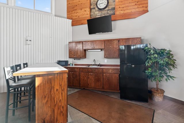 2005 E 122nd Street A7, Burnsville, MN 55337