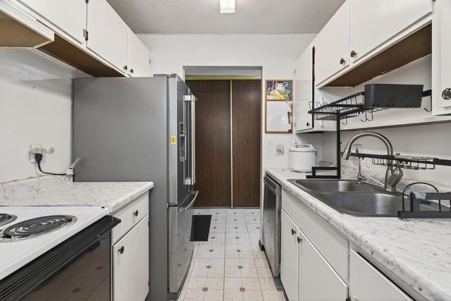 2005 E 122nd Street A7, Burnsville, MN 55337