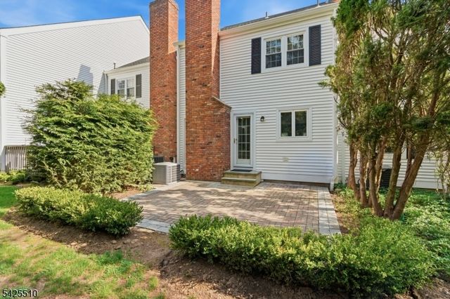 87 Hampshire Dr, Mendham Boro, NJ 07945