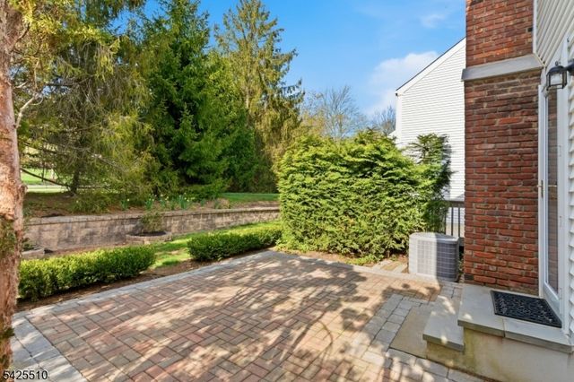 87 Hampshire Dr, Mendham Boro, NJ 07945