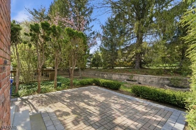 87 Hampshire Dr, Mendham Boro, NJ 07945