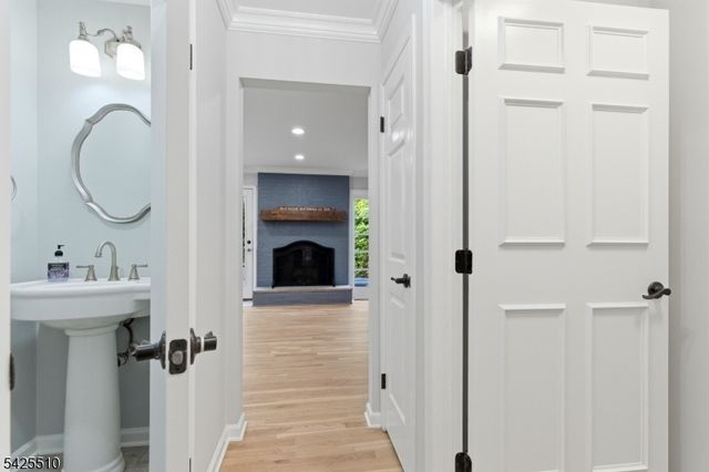 87 Hampshire Dr, Mendham Boro, NJ 07945