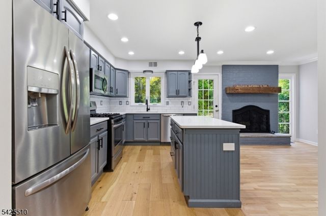 87 Hampshire Dr, Mendham Boro, NJ 07945