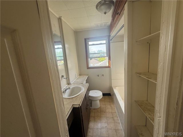2217 La Salle Avenue, Niagara Falls, NY 14301