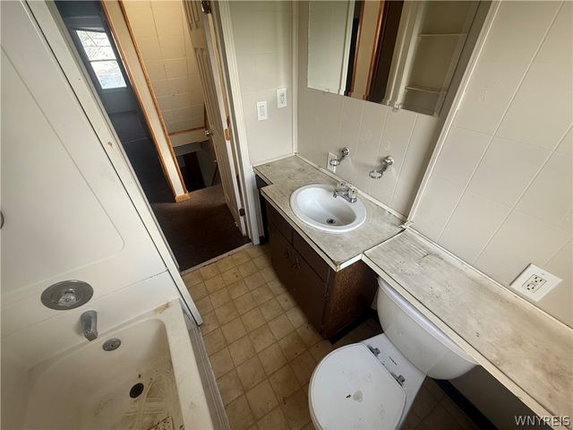 2217 La Salle Avenue, Niagara Falls, NY 14301