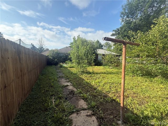 2217 La Salle Avenue, Niagara Falls, NY 14301