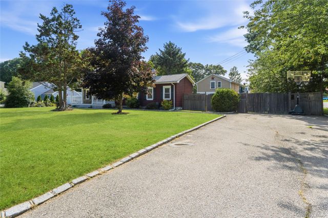 278 Ferndale Boulevard, Islip, NY 11751