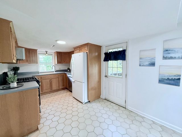 975 S Main St, Bellingham, MA 02019