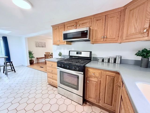 975 S Main St, Bellingham, MA 02019