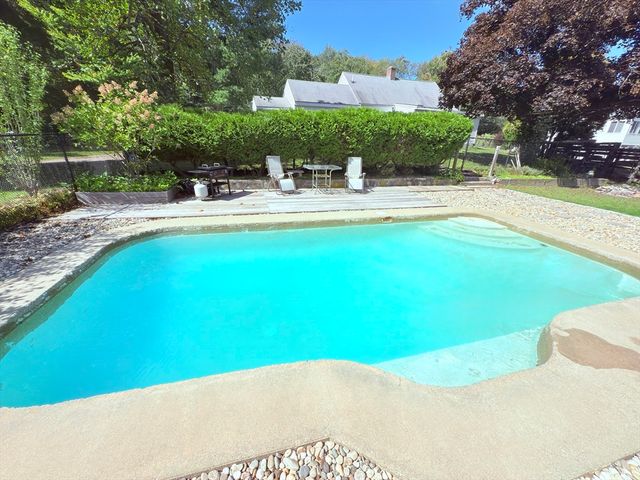 975 S Main St, Bellingham, MA 02019